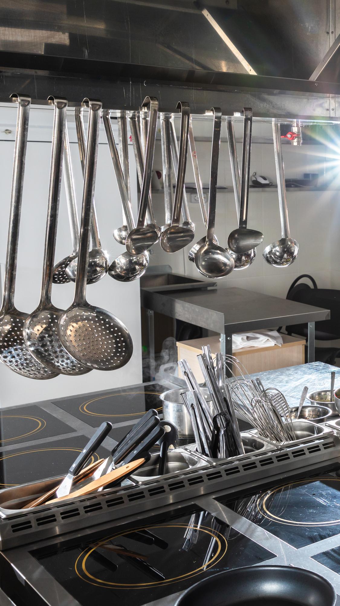 Studio culinario con attrezzature professionali